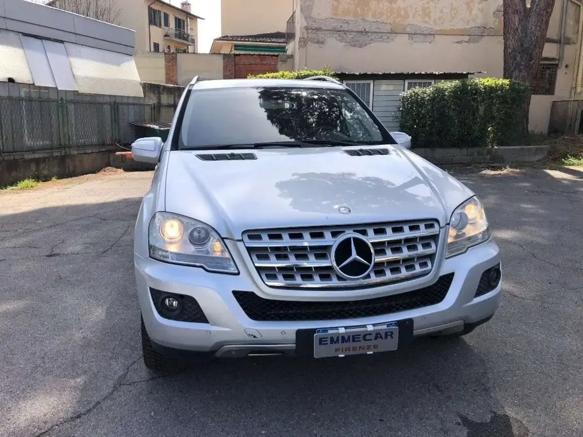 Usata Mercedes ML320 224 CV (164 kW) 2008 Argento SUV