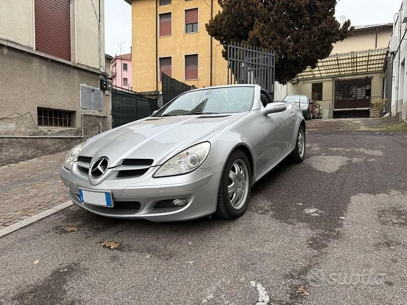 Grigio Usata 2005 Mercedes SLK200 Cabrio | 12.400 € (Buon prezzo) - Immagine 1/4
