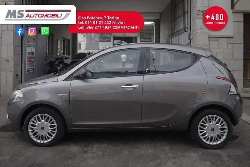 Usata Lancia Ypsilon Silver 69 CV (50 kW) 2017 Argento Utilitaria