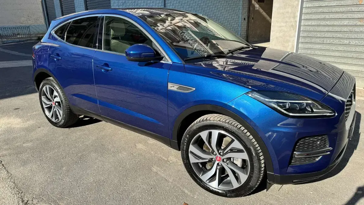 Usata Jaguar E-Pace 163 CV (119 kW) 2022 Blu/azzurro SUV