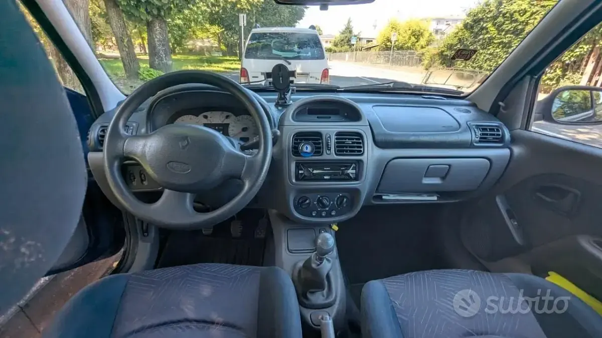 Usata Renault Clio 2001 Blu