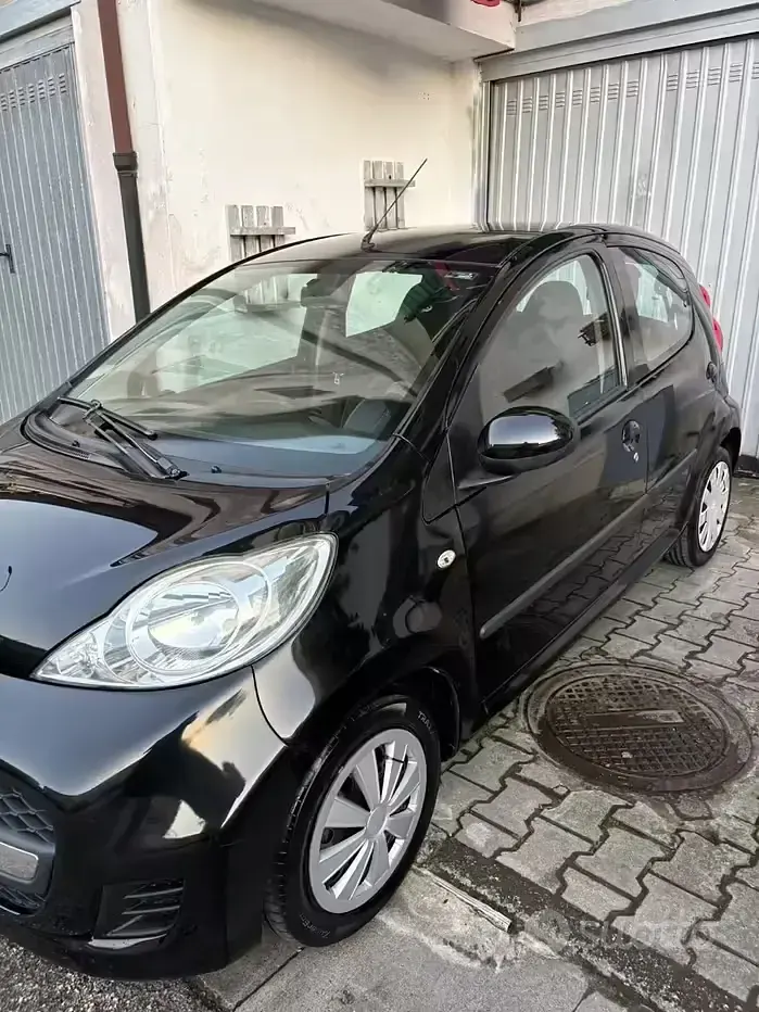 Usata Peugeot 107 68 CV (50 kW) 2011 Nero Utilitaria