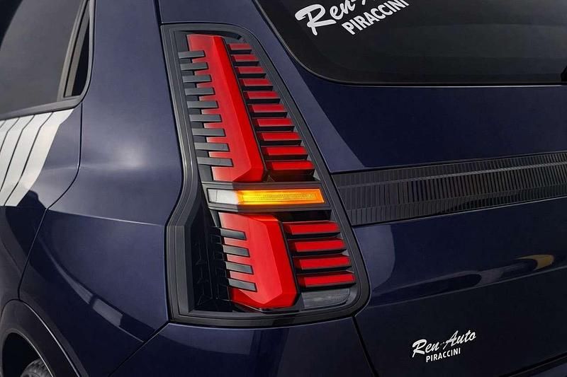 Usata Renault R5 Iconic 110 kW (150 CV) 2024 Blu/azzurro Utilitaria