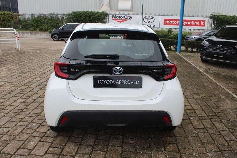 Usata Toyota Yaris Hybrid Trend 92 CV (67 kW) 2022 Bianco Berlina