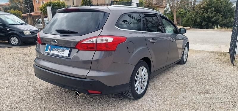 Begagnad Ford Focus 115 HK (84 kW) 2012 Grå Kombi