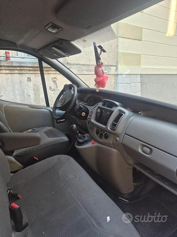 Usata Opel Vivaro 114 CV (83 kW) 2009 Grigio Monovolume