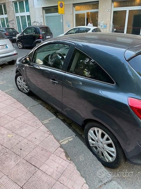 Usata Opel Corsa 2009 Blu Berlina