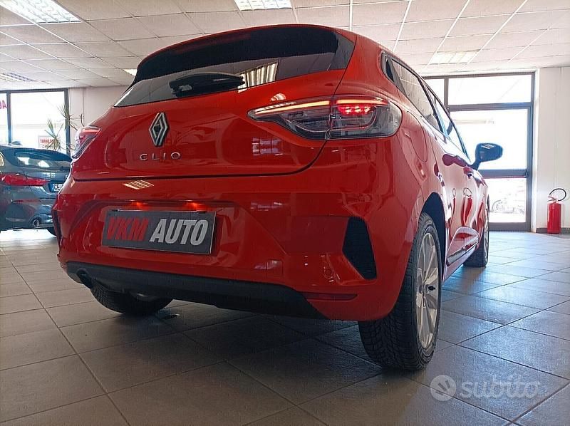 Usata Renault Clio V 101 CV (74 kW) 2023 Arancione Berlina