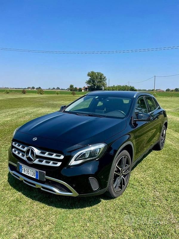 Usata Mercedes GLA200 136 CV (100 kW) 2018 Nero SUV