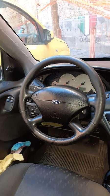 Usata Ford Focus Zetec 101 CV (74 kW) 2000 Berlina