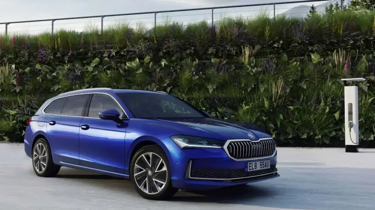 Usata Skoda Superb SportLine 193 CV (141 kW) 2024 Argento Station wagon