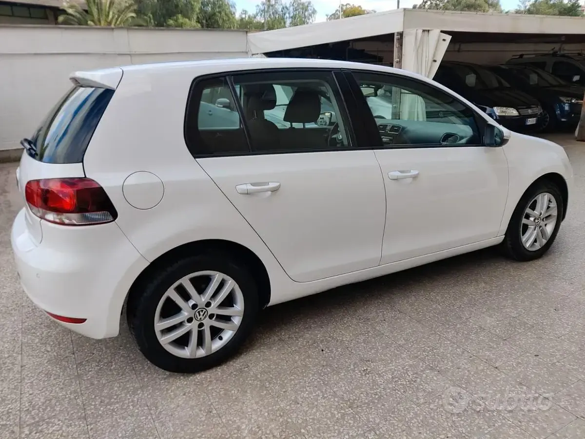 Usata VW Golf VI Trendline 105 CV (77 kW) 2010 Bianco Utilitaria