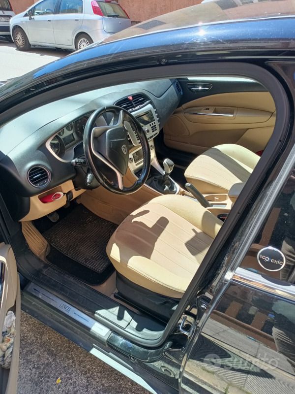 Usata Lancia Delta 120 CV (88 kW) 2013 Utilitaria