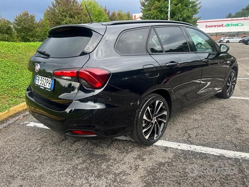 Usata Fiat Tipo Lounge 120 CV (88 kW) 2018 Nero Station wagon
