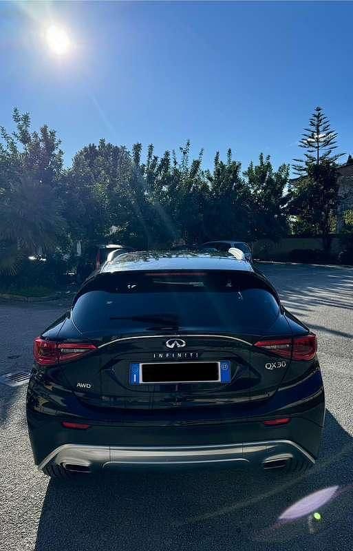 Usata Infiniti QX30 Premium 170 CV (125 kW) 2017 Grigio SUV