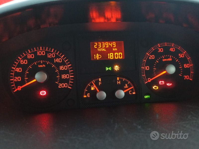 Usata Fiat Idea 70 CV (51 kW) 2006 Grigio Monovolume