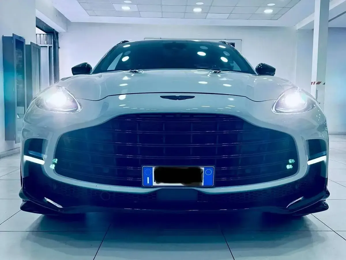 Usata Aston Martin DBX 707 707 CV (519 kW) 2023 Lunar white SUV