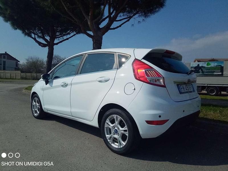 Usata Ford Fiesta Titanium 95 CV (69 kW) 2017 Bianco Berlina