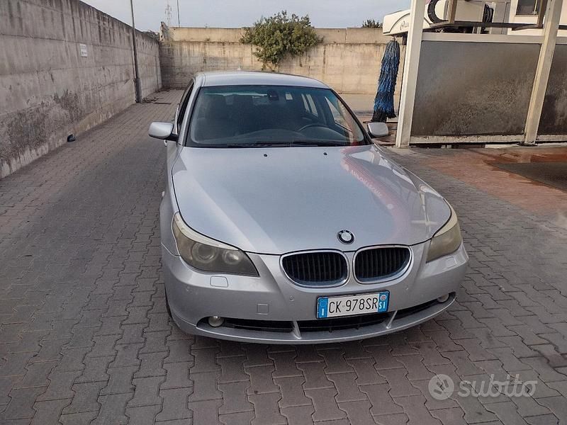 Usata BMW 530 231 CV (169 kW) 2005 Grigio Station wagon