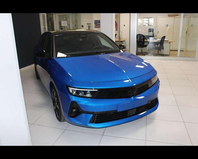 Usata Opel Astra 131 CV (96 kW) 2023 Kobalt blue Berlina