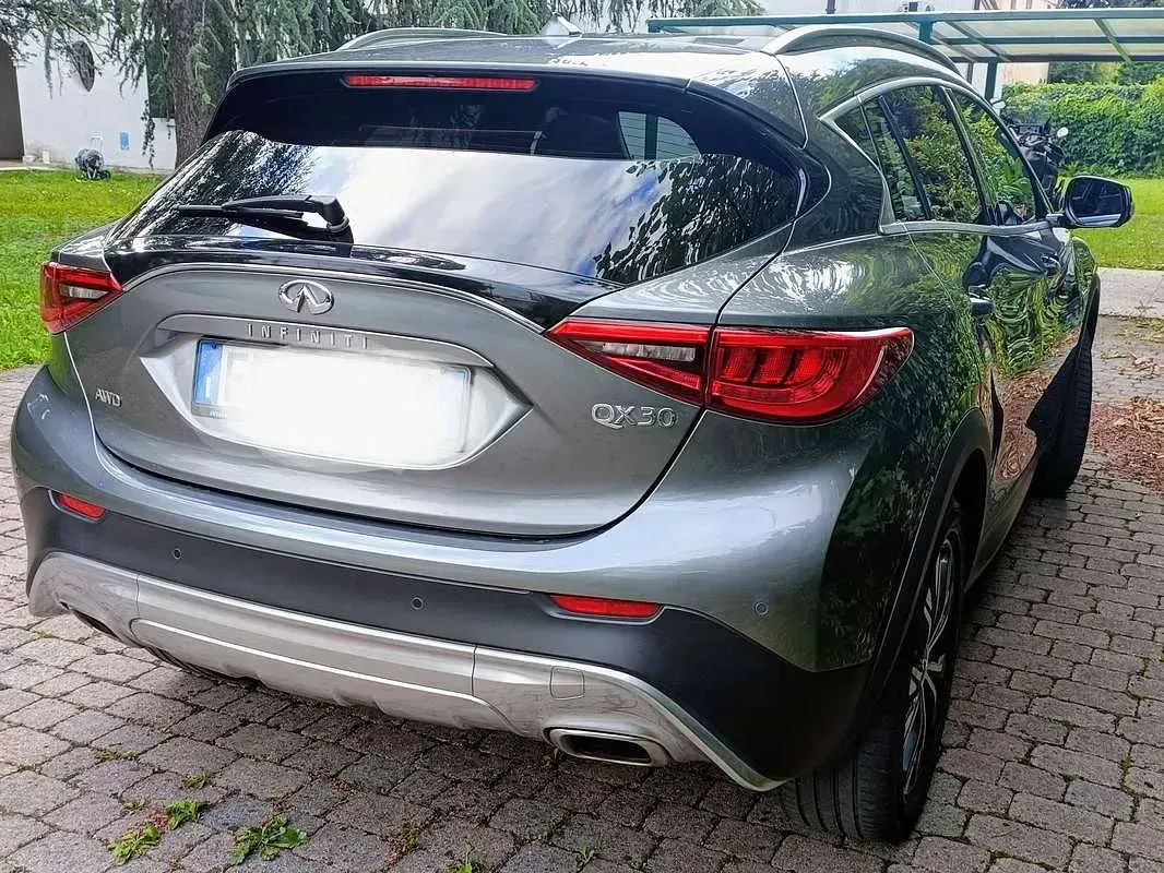 Usata Infiniti QX30 170 CV (125 kW) 2016 Grigio SUV