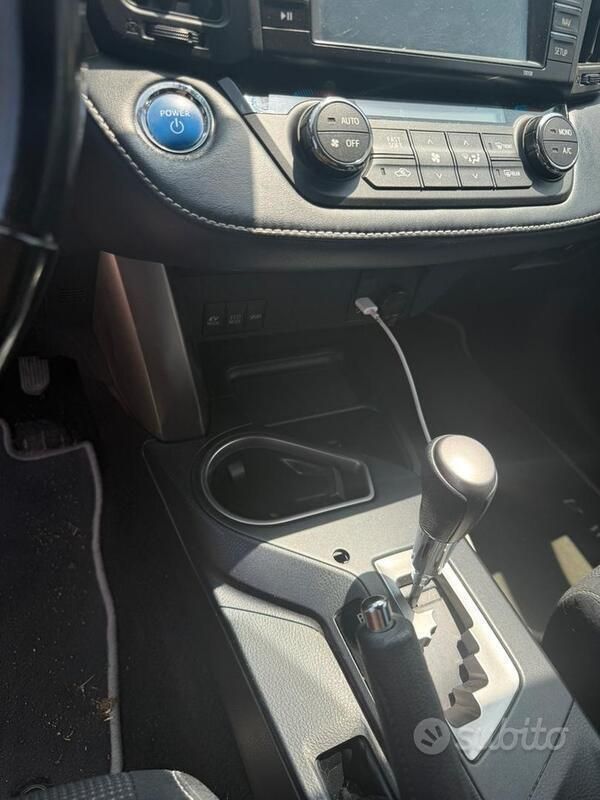 Usata Toyota RAV4 Hybrid 155 CV (114 kW) 2017 Bianco SUV