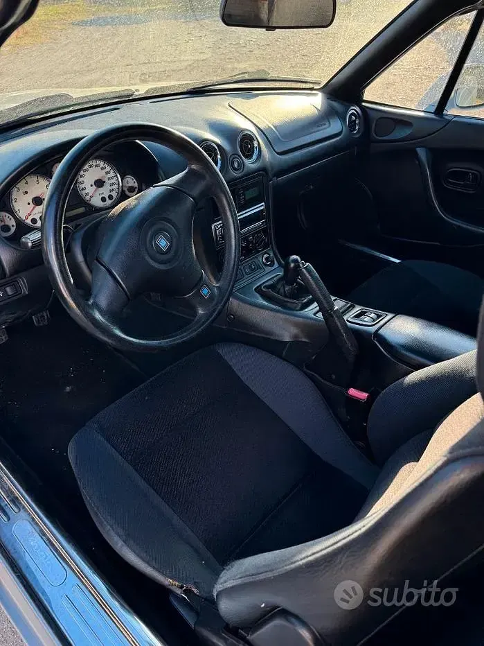 Usata Mazda MX5 110 CV (80 kW) 1999 Grigio Cabrio