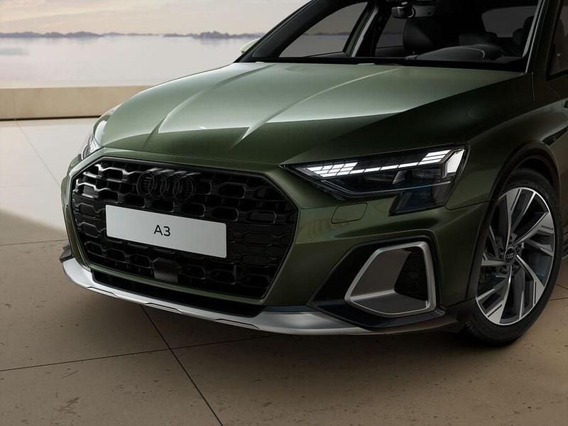 Nuova Audi A3 Advanced 150 CV (110 kW) 2026 Verde distretto metallizzato Berlina
