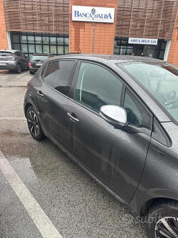 Usata Peugeot 208 82 CV (60 kW) 2019 Grigio Utilitaria