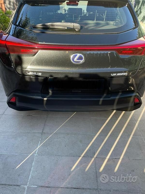 Usata Lexus UX 152 CV (111 kW) 2021 Nero SUV