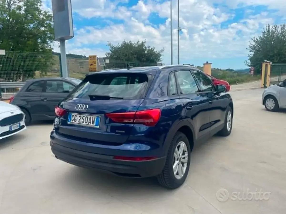 Usata Audi Q3 Ambiente 150 CV (110 kW) 2021 Blu SUV