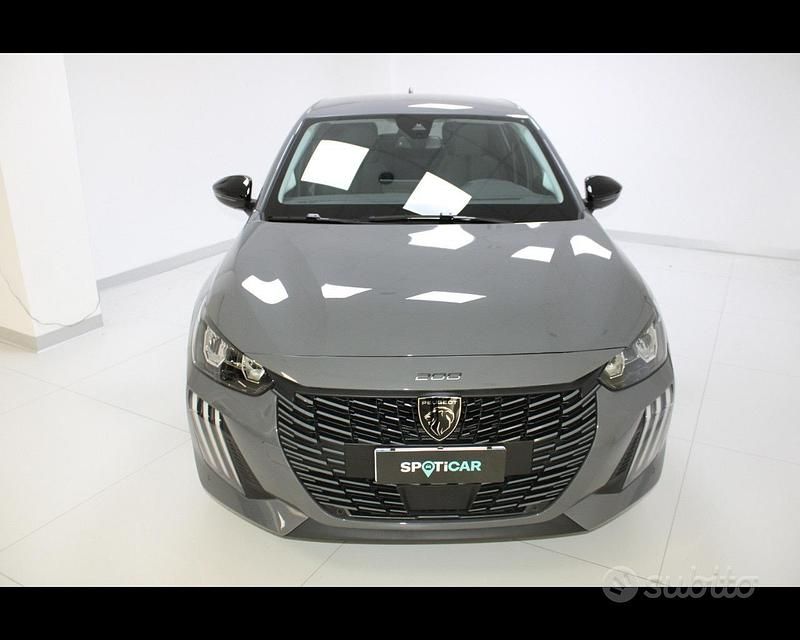 Usata Peugeot 208 Allure 101 CV (74 kW) 2025 Grigio selenium Utilitaria