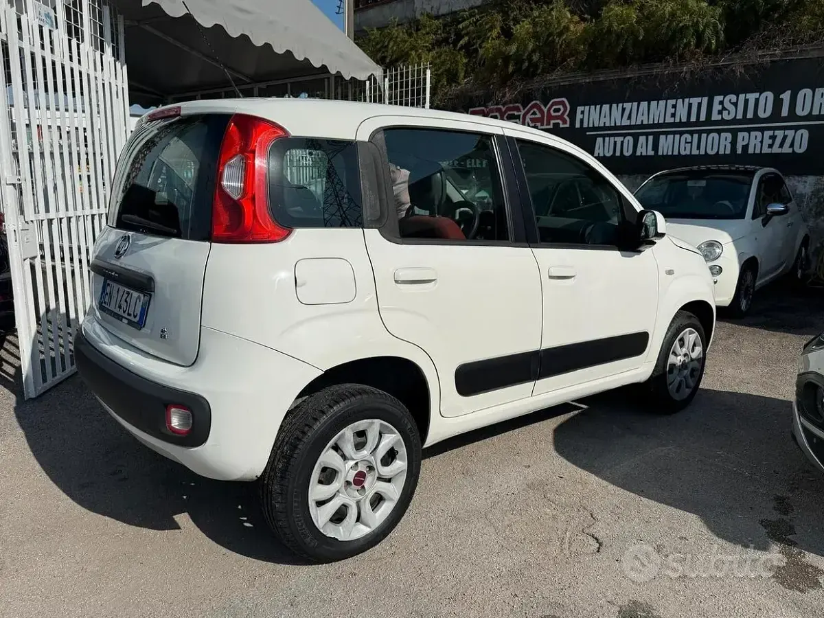 Usata Fiat Panda Lounge 85 CV (62 kW) 2012 Bianco Utilitaria