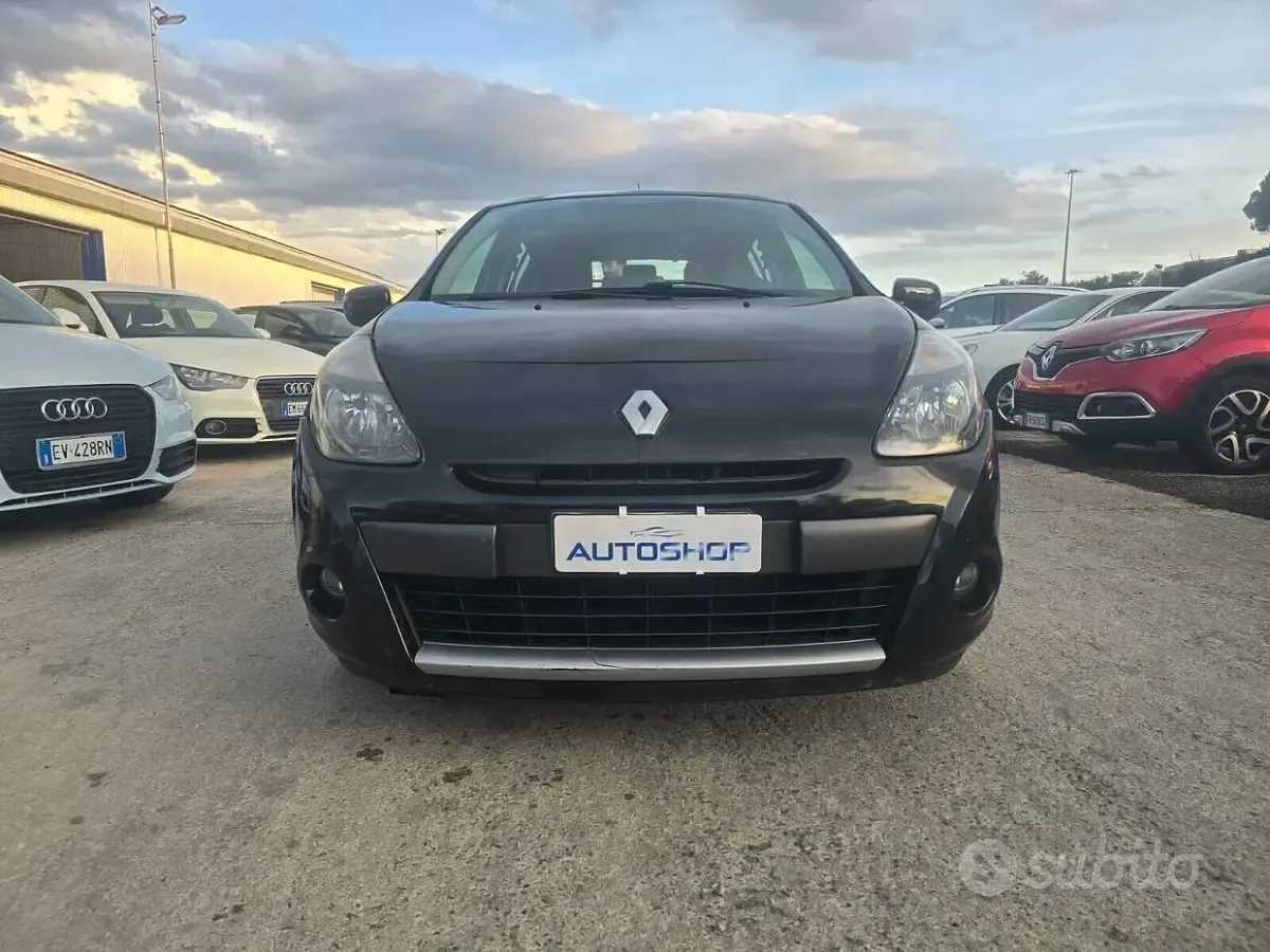 Usata Renault Clio II Luxe 75 CV (55 kW) 2009 Nero Berlina
