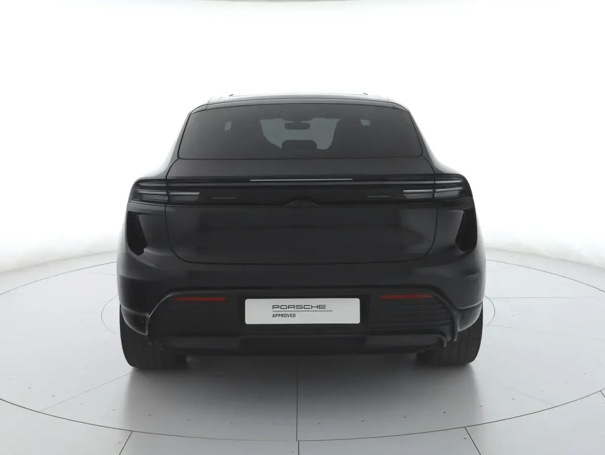 Usata Porsche Macan Turbo 469 kW (639 CV) 2024 Nero jet metallizzato SUV