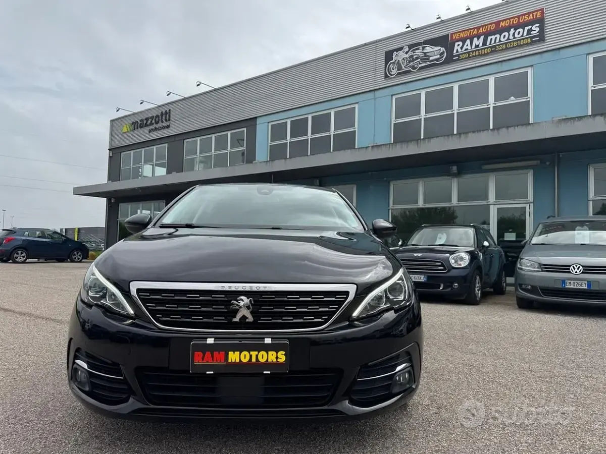 Usata Peugeot 308 GT-line 120 CV (88 kW) 2018 Nero Berlina
