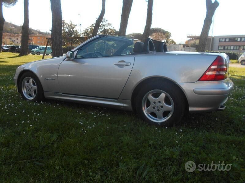 Usata Mercedes SLK200 163 CV (119 kW) 2000 Grigio Cabrio