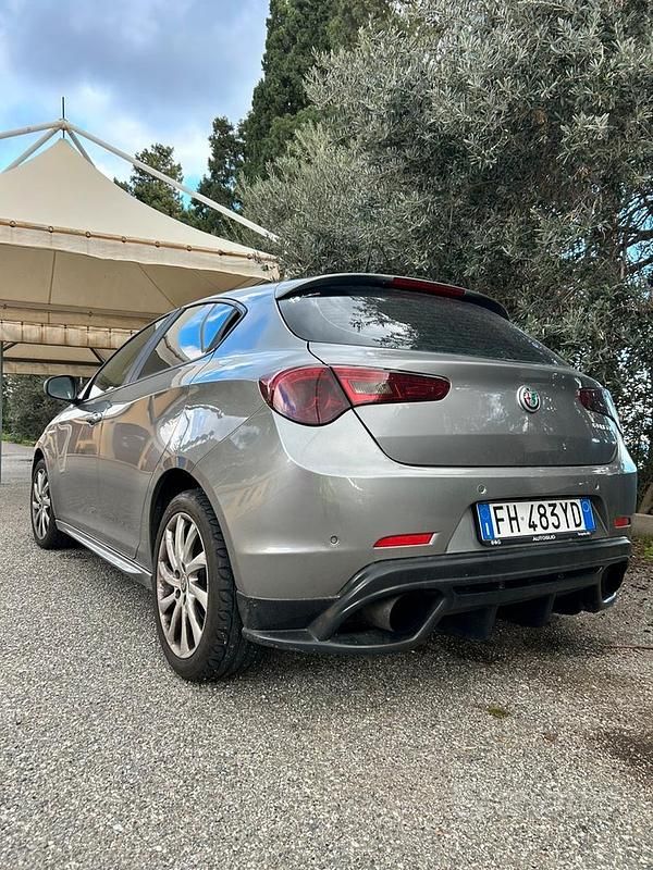 Usata Alfa Romeo Giulietta 120 CV (88 kW) 2017 Grigio Utilitaria