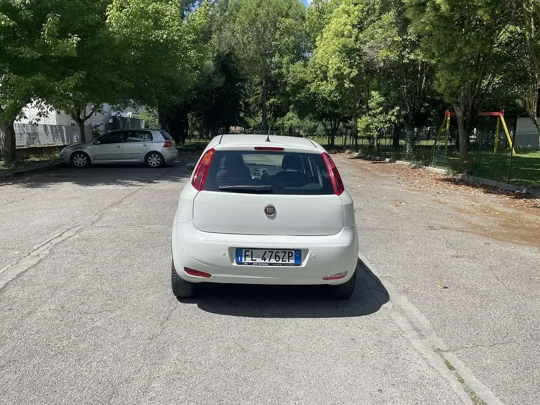 Usata Fiat Grande Punto 77 CV (56 kW) 2017 Bianco Utilitaria