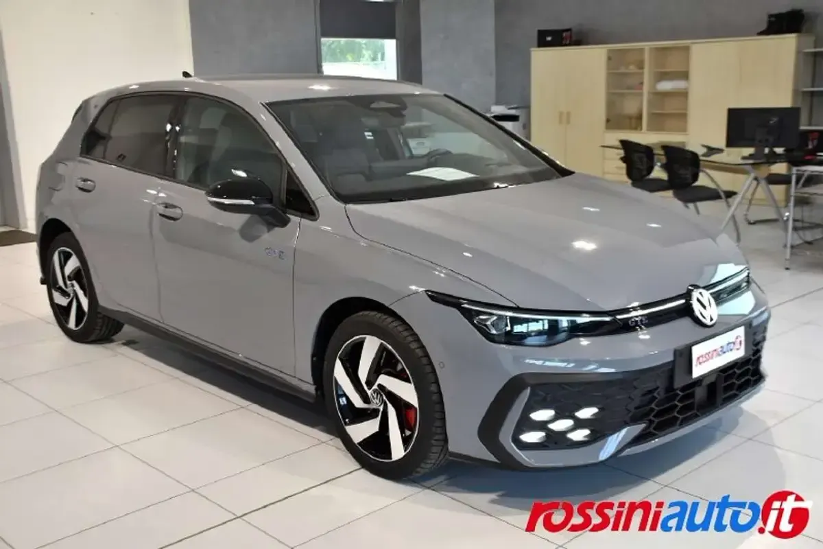 Usata VW Golf VIII GTE 272 CV (200 kW) 2025 Moonstone grey Berlina