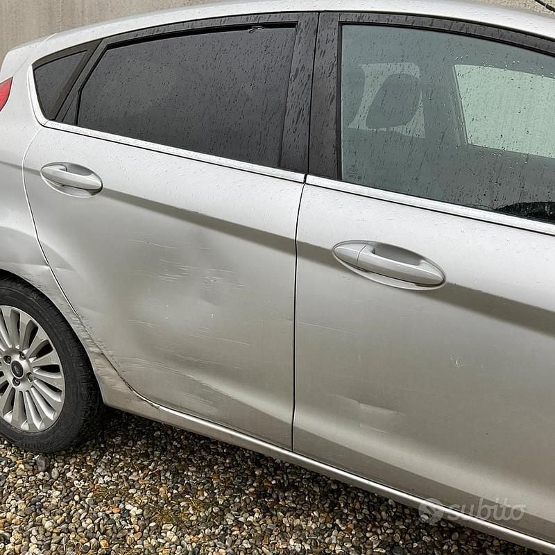 Gebraucht Ford Fiesta Titanium 70 PS (51 kW) 2009 Grau Kleinwagen