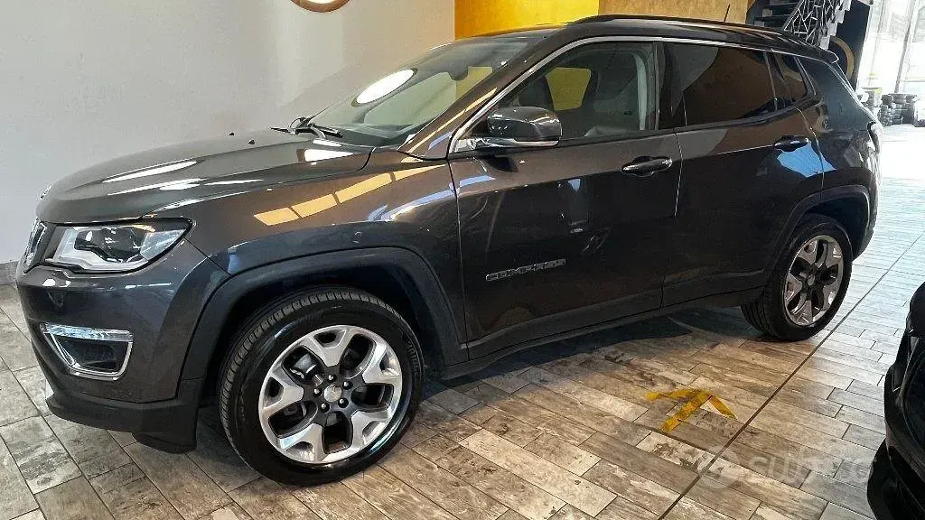 Usata Jeep Compass Limited 140 CV (102 kW) 2018 Grigio SUV