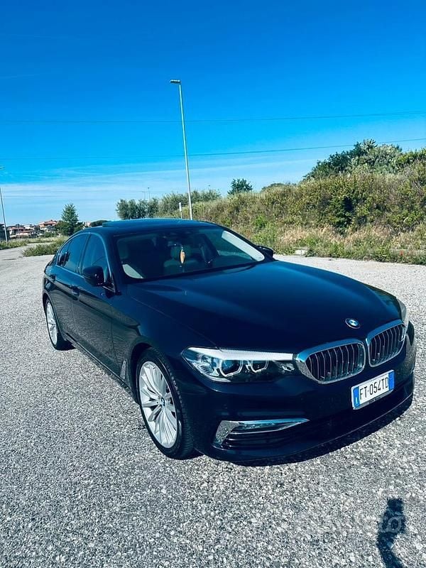 Usata BMW 520 Luxury Line 190 CV (139 kW) 2019 Blu Berlina