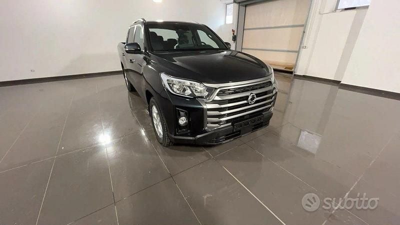 Nero Nuova 2025 Ssangyong (KGM) Rexton SUV | 22.900 € - Immagine 1/4