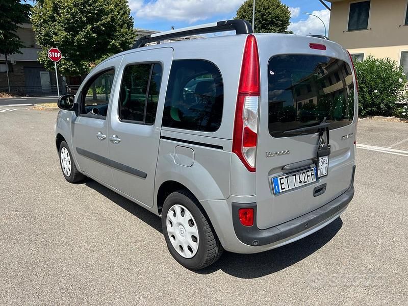 Usata Renault Kangoo 90 CV (66 kW) 2013 Grigio Monovolume