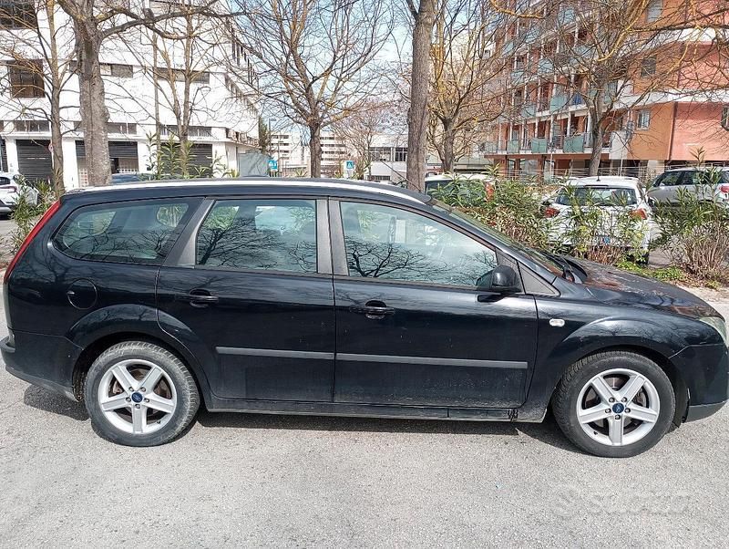 Usata Ford Focus 115 CV (84 kW) 2006 Nero Station wagon