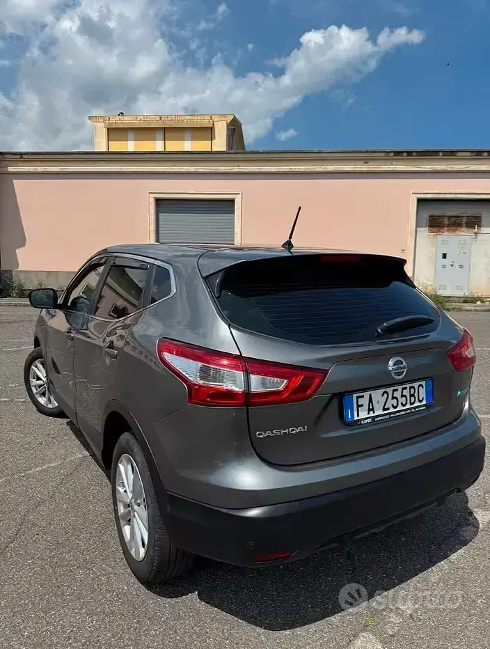 Usata Nissan Qashqai Acenta 110 CV (80 kW) 2015 Grigio SUV