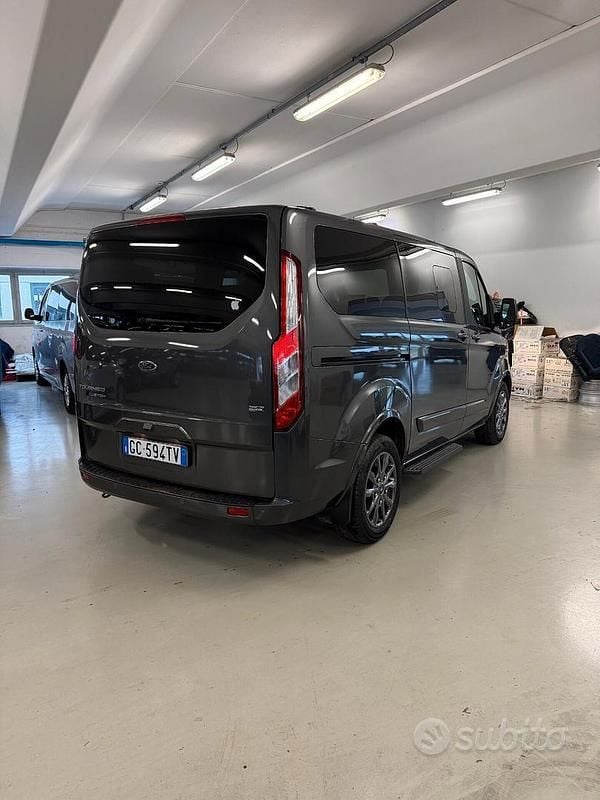 Usata Ford Tourneo Titanium 130 CV (95 kW) 2021 Grigio Monovolume