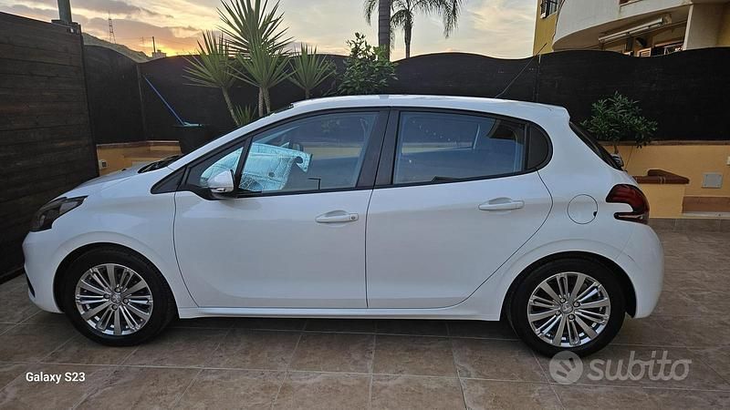 Usata Peugeot 208 82 CV (60 kW) 2017 Bianco Utilitaria