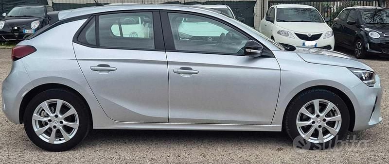Usata Opel Corsa Edition 102 CV (75 kW) 2023 Grigio Utilitaria